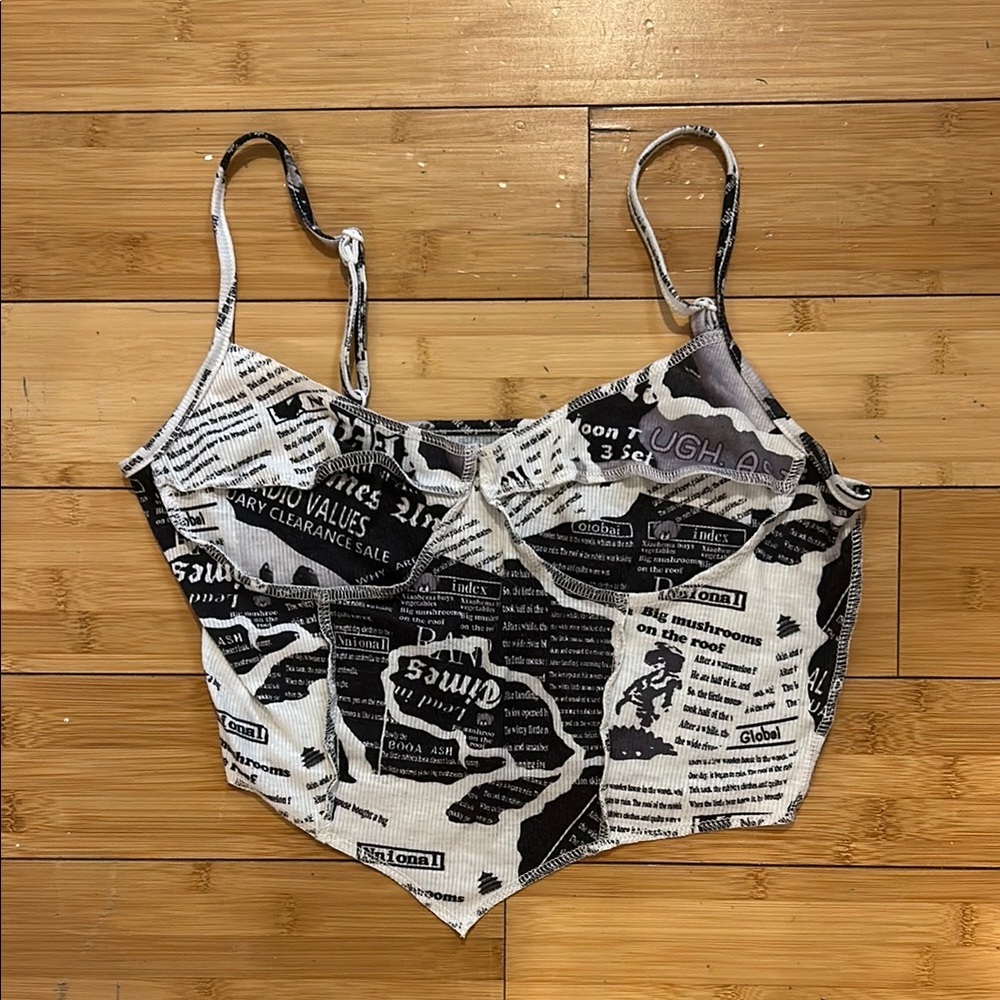 Black and White Graphic Crop Top